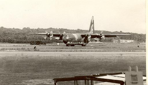 1974-06 C130 op baan.jpg